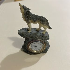 West land giftware wolf clock